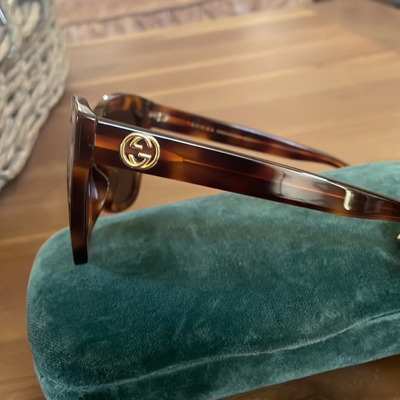 Gucci Tortoise Frame Sunglasses - Picture 5 of 6
